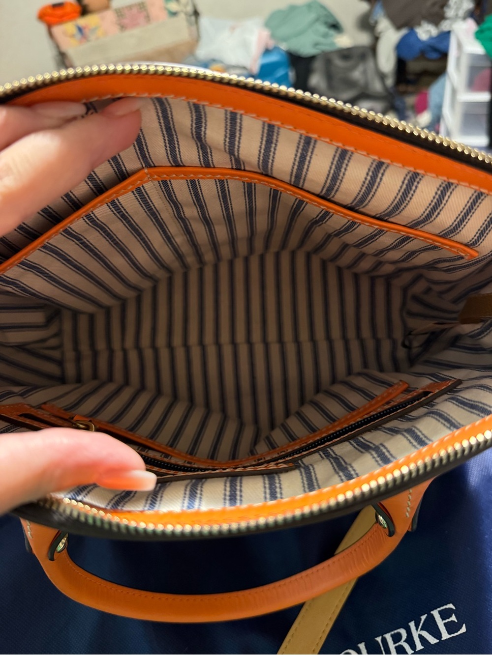 Dooney & Bourke - Picture 4 of 4